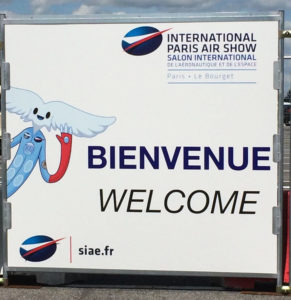 Illustration d'Aleo sur un panneau d'accueil du Salon International de l'Aéronautique et de l'Espace